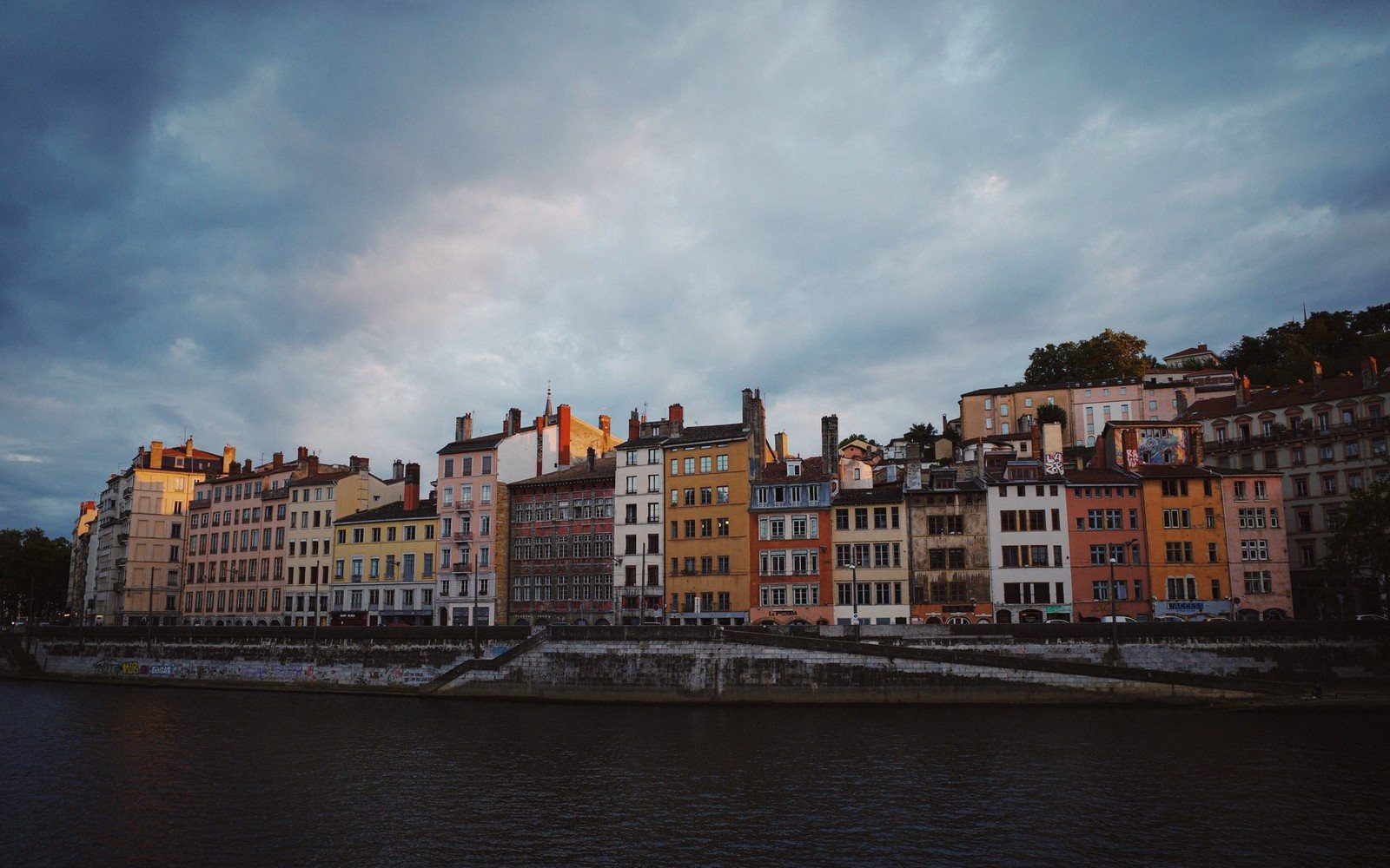A Weekend in Lyon, Slowly