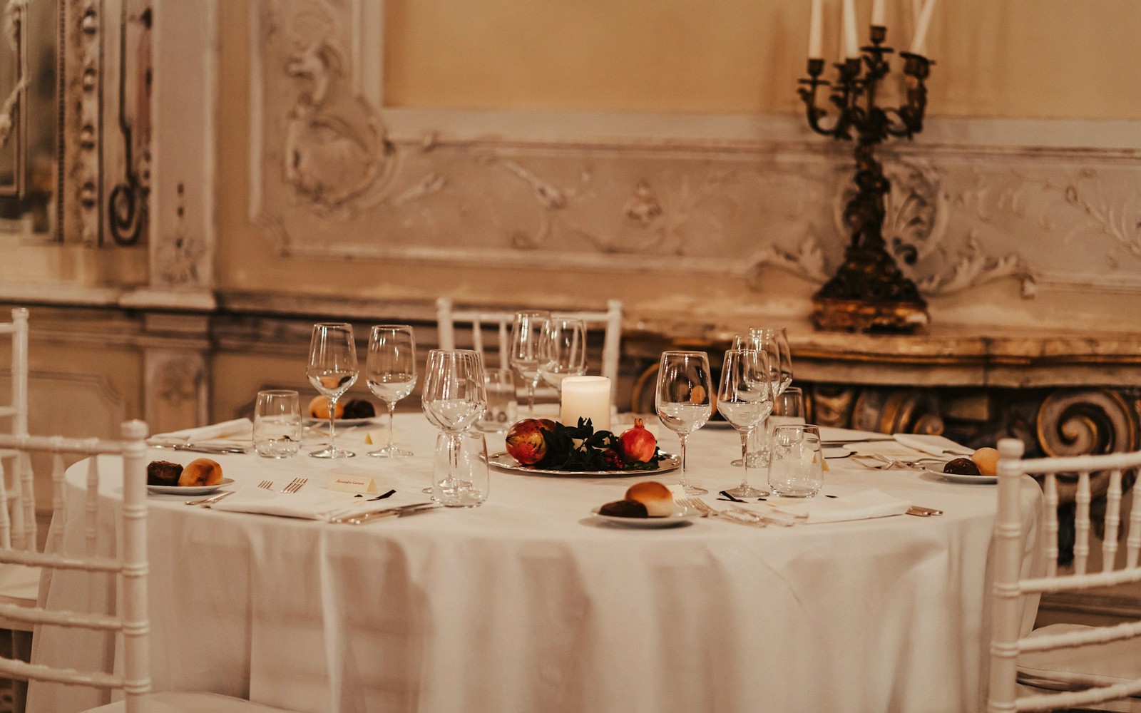 The French Dinner Party, Unstressed